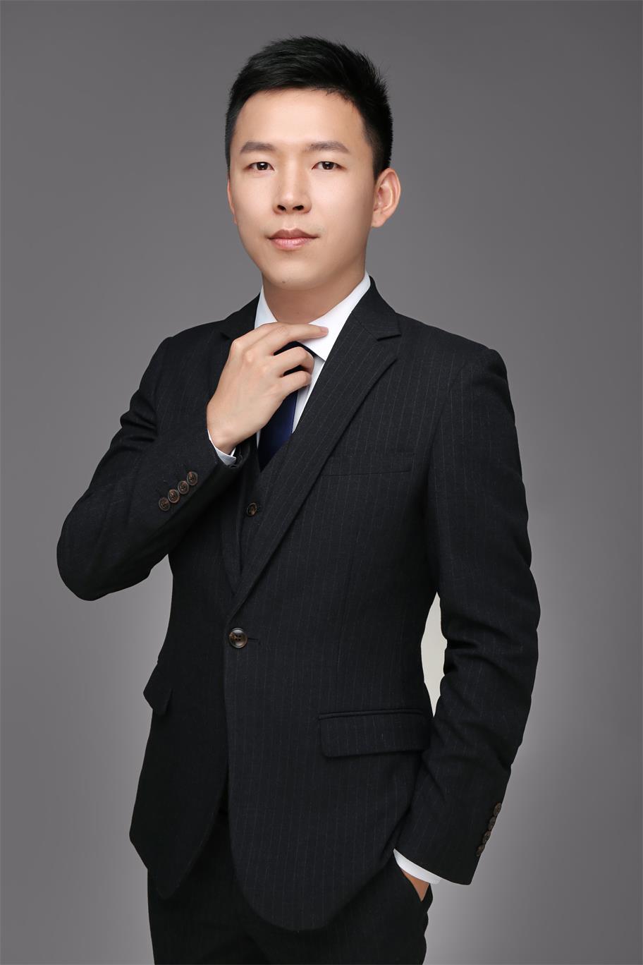 杨清华动态图形设计负责人